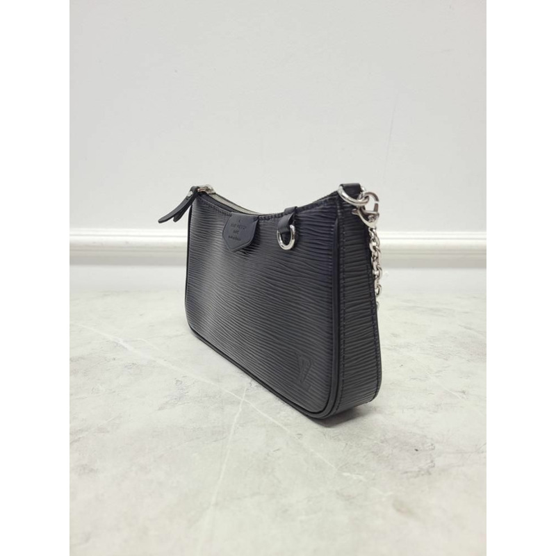 【包稅】LOUIS VUITTON 黑色 Epi Easy 肩帶收納袋-1