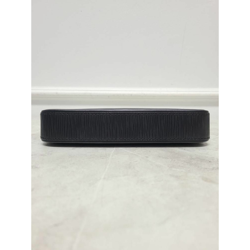 【包稅】LOUIS VUITTON 黑色 Epi Easy 肩帶收納袋-5