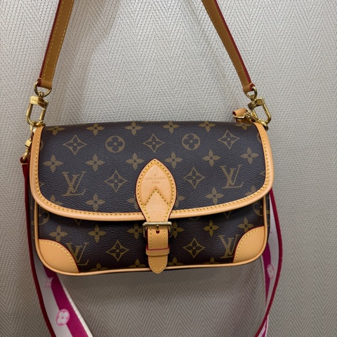 LV 原花Diane金釦手提肩斜背包M46049
