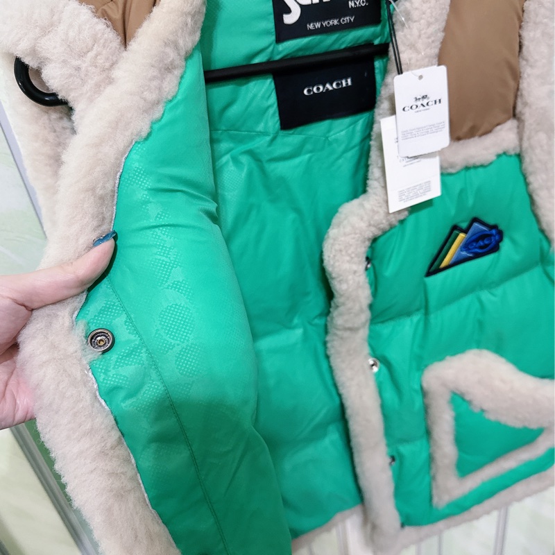 全新Coach 與 Schott N.Y.C. 的聯名款尼龍羽絨背心(原價41800元）-7