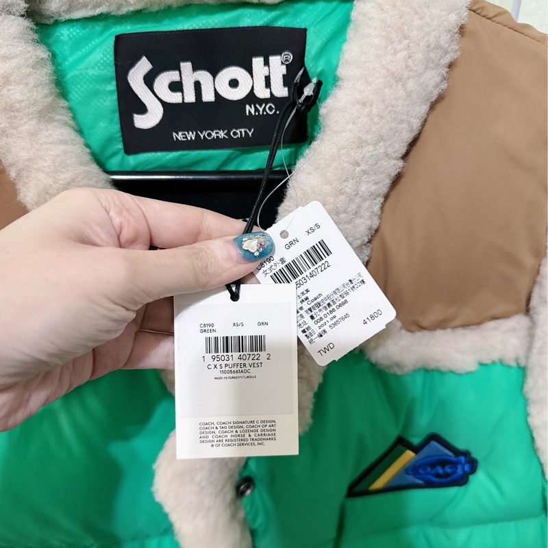 全新Coach 與 Schott N.Y.C. 的聯名款尼龍羽絨背心(原價41800元）-10