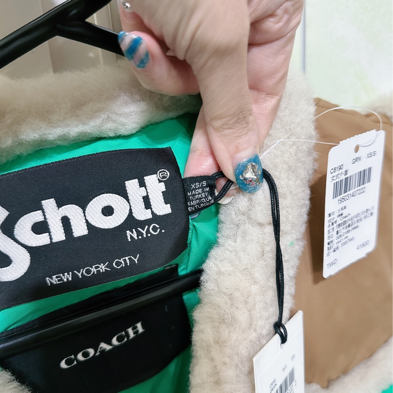 全新Coach 與 Schott N.Y.C. 的聯名款尼龍羽絨背心(原價41800元）-15