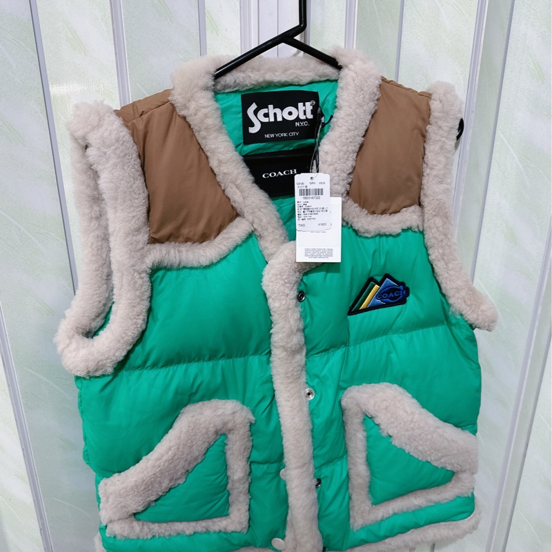 全新Coach 與 Schott N.Y.C. 的聯名款尼龍羽絨背心(原價41800元）-25