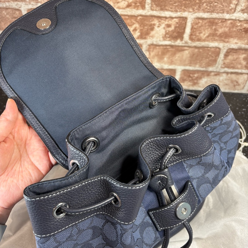 近全新正品 Coach 水桶後背包 （藍色）-4