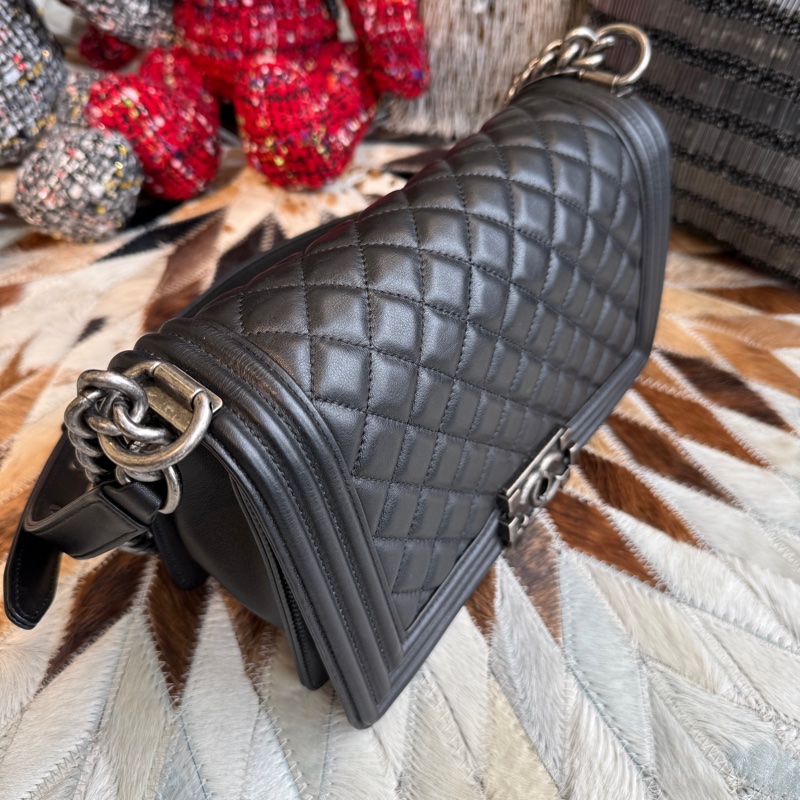 CHANEL菱格紋小牛皮BOY鏈包霧銀25CM-5