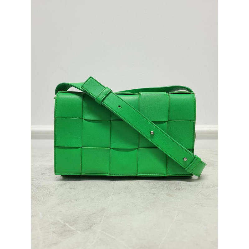 【包稅】BOTTEGA VENETA 綠色 Intrecciato 編織盒式斜背包-0