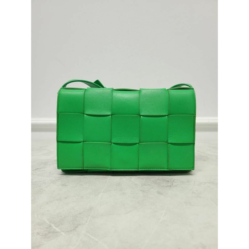 【包稅】BOTTEGA VENETA 綠色 Intrecciato 編織盒式斜背包-1