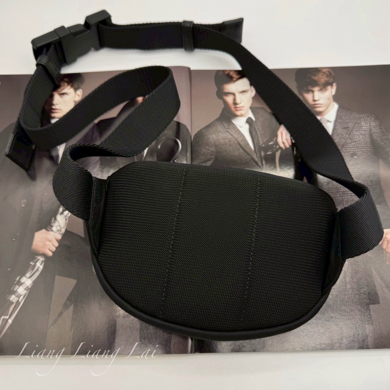 BURBERRY 巴寶莉迷你拉鍊腰包｜胸口包-1