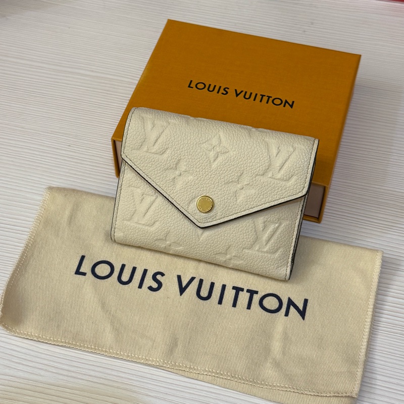 LOUIS VUITTON 路易威登Victorine金釦錢包 白色-1