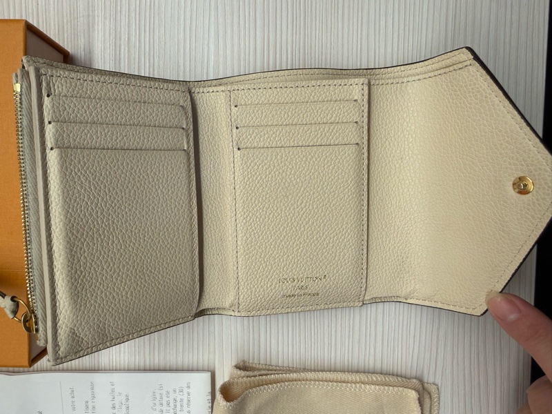 LOUIS VUITTON 路易威登Victorine金釦錢包 白色-12