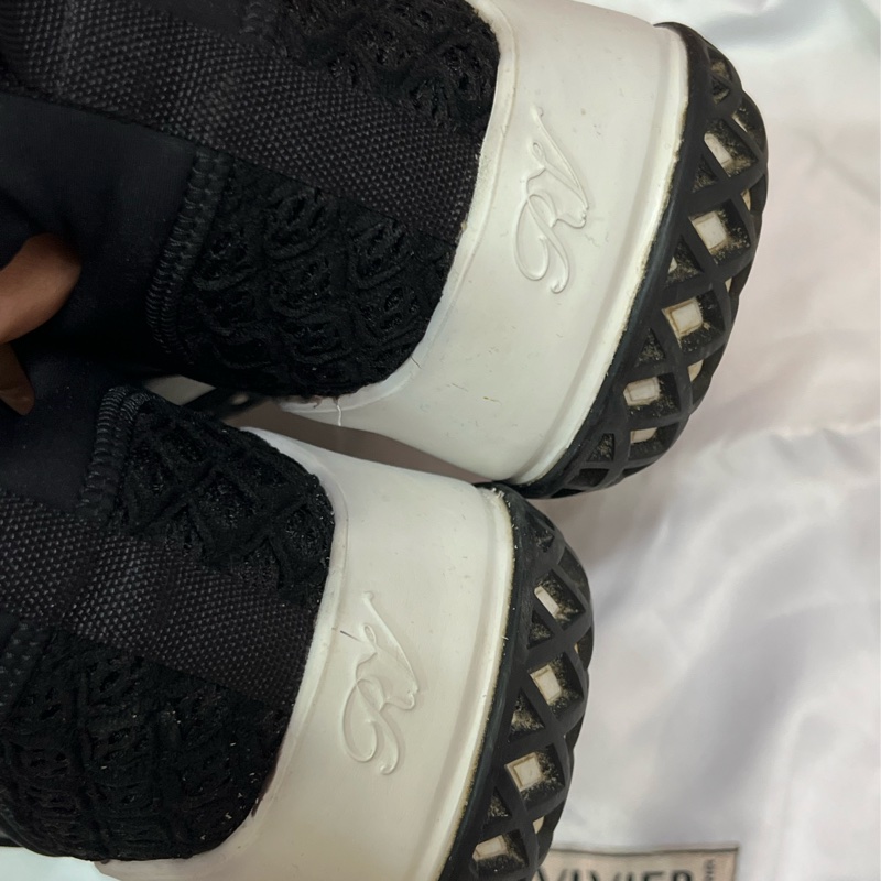 Roger Vivier 鑽扣增高球鞋 黑色-6