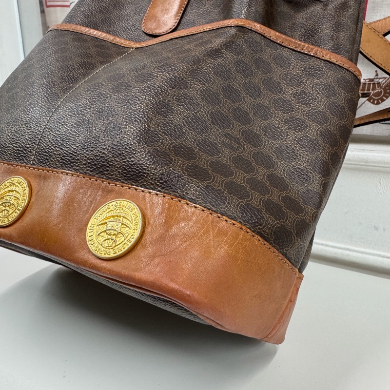 Celine 水桶包 金幣扣老花側背包 思琳-7
