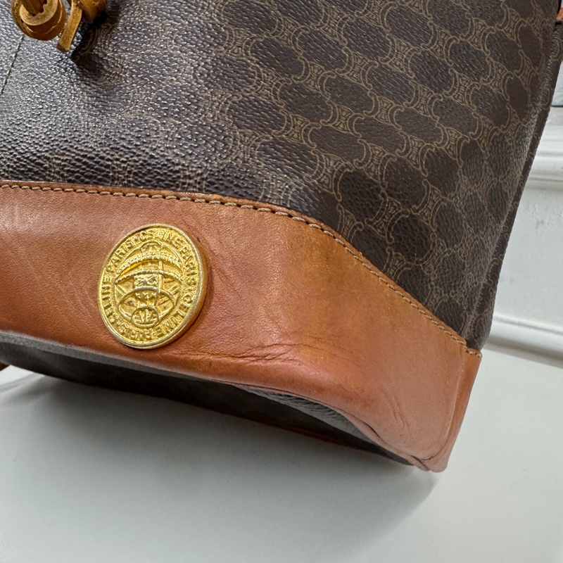 Celine 水桶包 金幣扣老花側背包 思琳-8