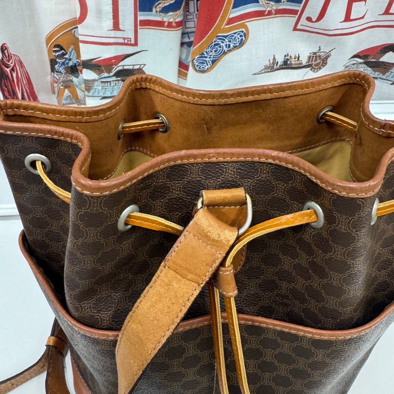 Celine 水桶包 金幣扣老花側背包 思琳-11
