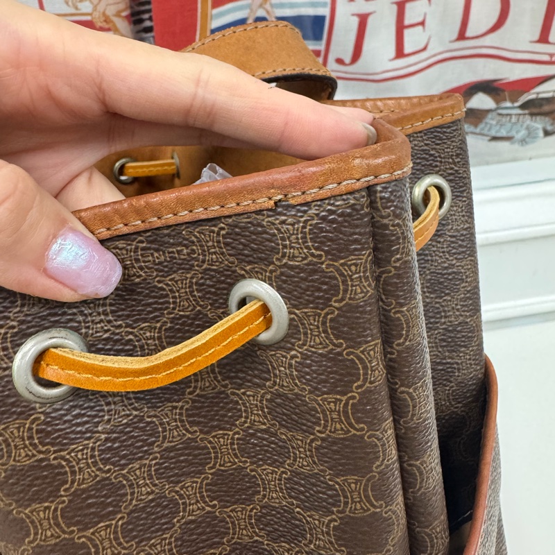 Celine 水桶包 金幣扣老花側背包 思琳-16