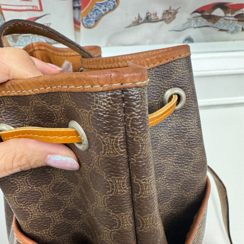 Celine 水桶包 金幣扣老花側背包 思琳-18