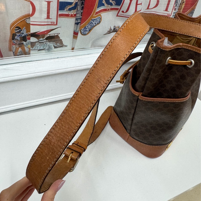 Celine 水桶包 金幣扣老花側背包 思琳-22