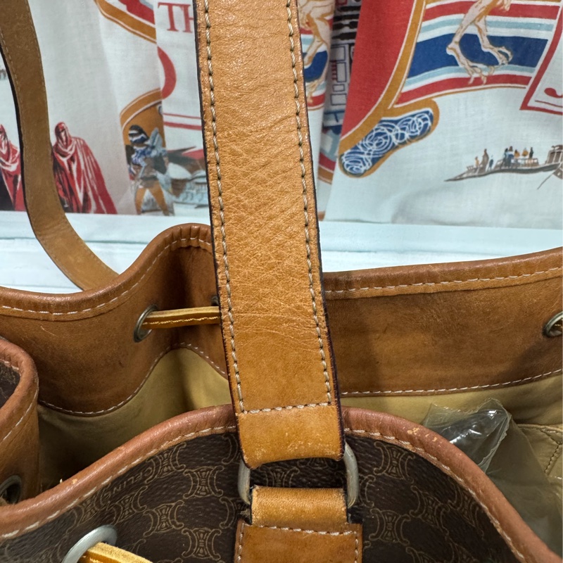 Celine 水桶包 金幣扣老花側背包 思琳-24