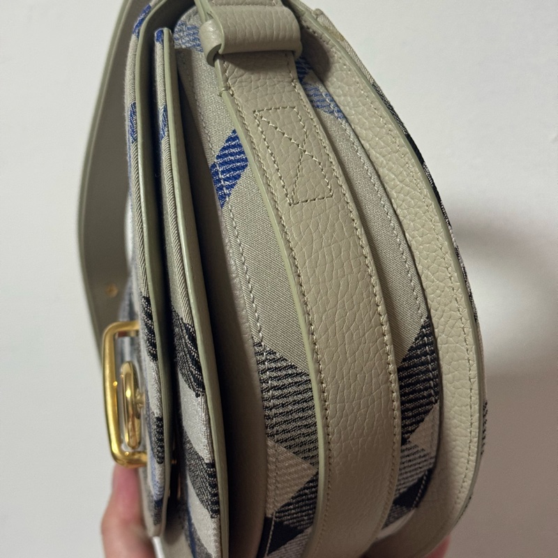 Burberry rocking horse 格紋肩背包，全新未使用，小款的非迷你款-2