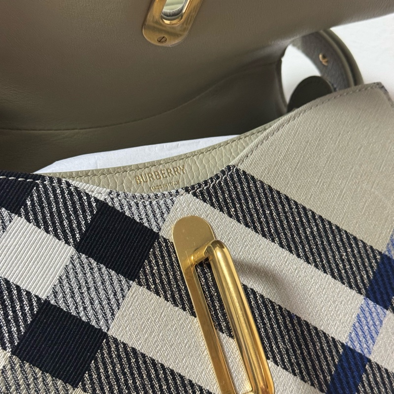 Burberry rocking horse 格紋肩背包，全新未使用，小款的非迷你款-4