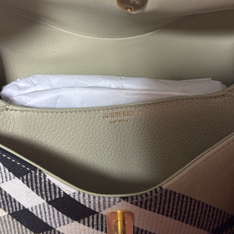 Burberry rocking horse 格紋肩背包，全新未使用，小款的非迷你款-5