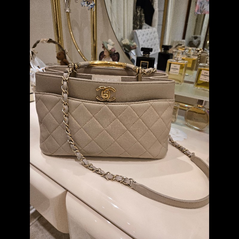 Chanel 香奈兒 米色手腕肩背2用包-1