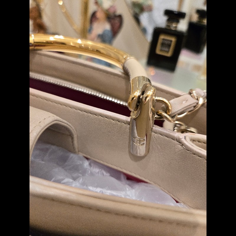 Chanel 香奈兒 米色手腕肩背2用包-17