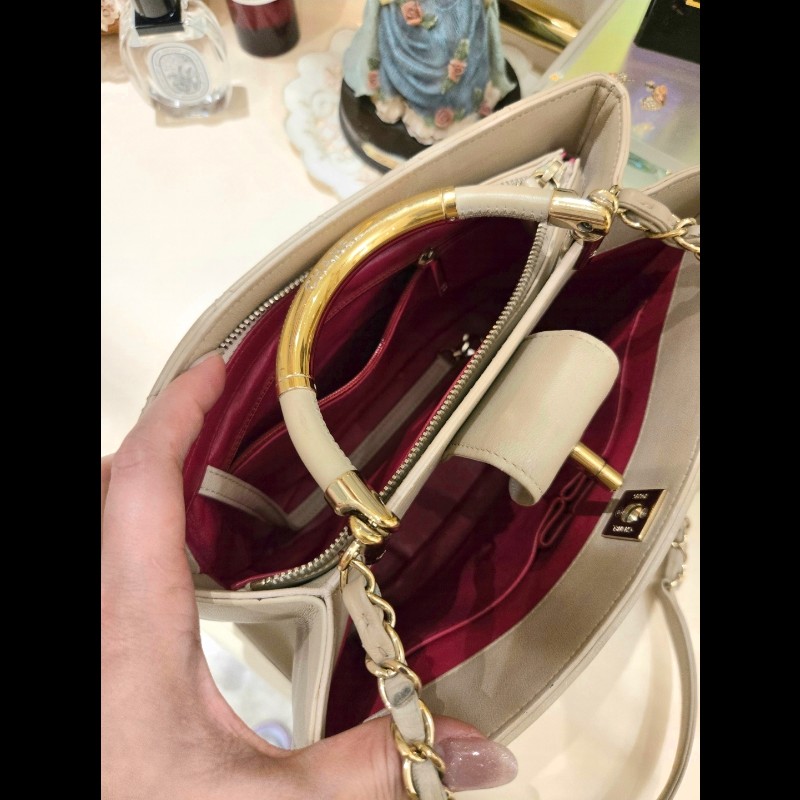 Chanel 香奈兒 米色手腕肩背2用包-4