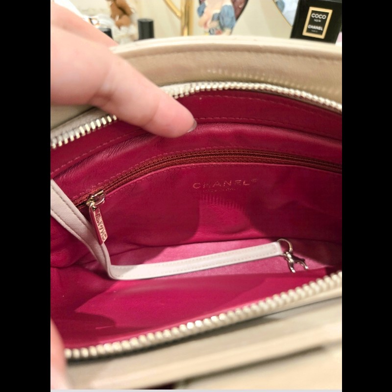 Chanel 香奈兒 米色手腕肩背2用包-11