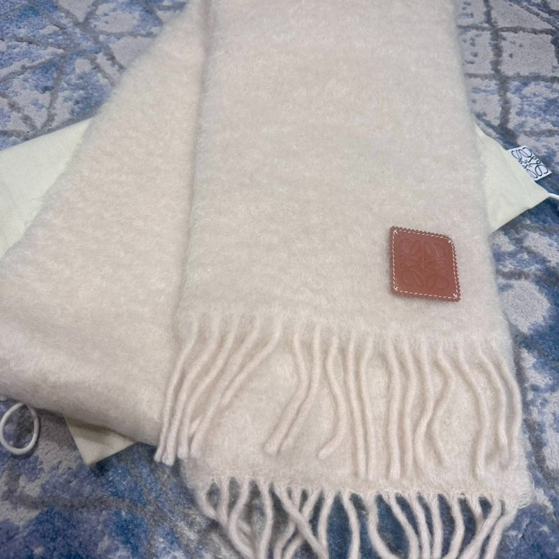 LOEWE 經典皮革標誌馬海毛羊毛流蘇圍巾-1