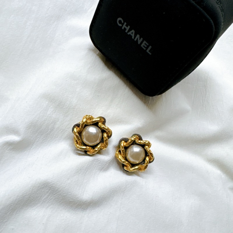 二手正品Chanel香奈兒金色鍍金皮革古董耳夾93A 香奈兒耳環 香奈兒耳夾 香奈兒配件 香奈兒珠寶-0