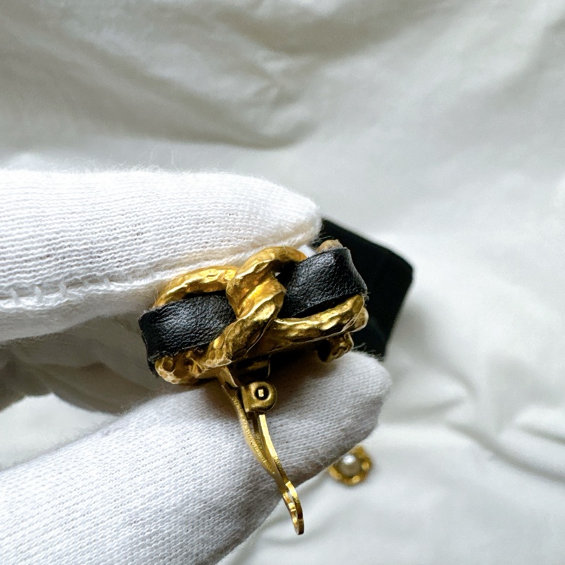 二手正品Chanel香奈兒金色鍍金皮革古董耳夾93A 香奈兒耳環 香奈兒耳夾 香奈兒配件 香奈兒珠寶-10
