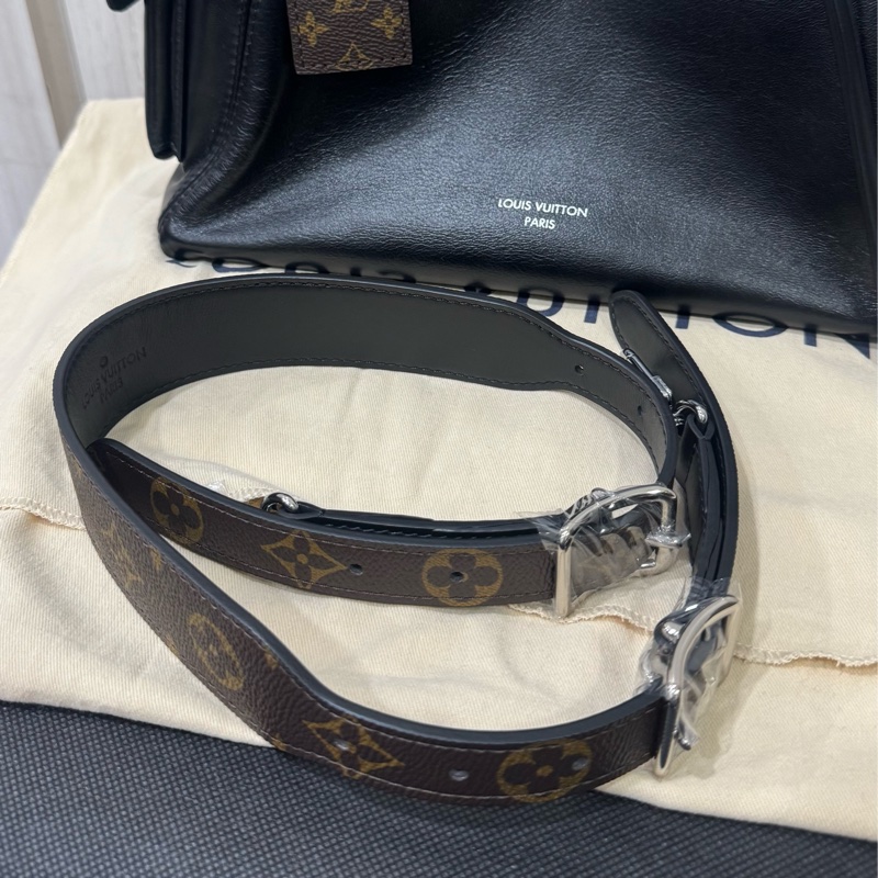 Lv carryall 黑武士全皮經典小號-1