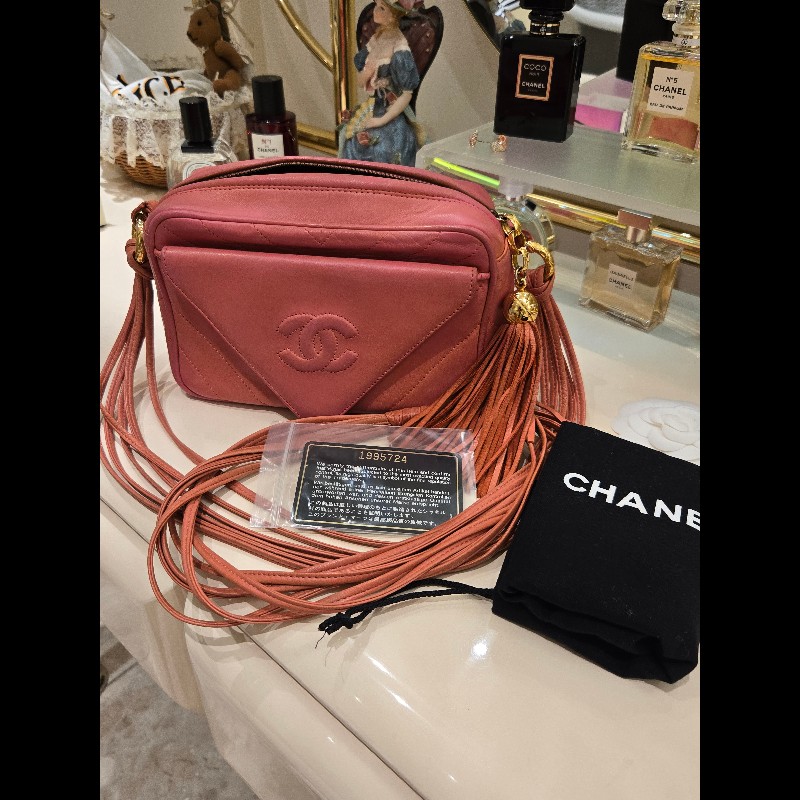 Chanel 小羊皮 鮭魚粉古董相機包-1