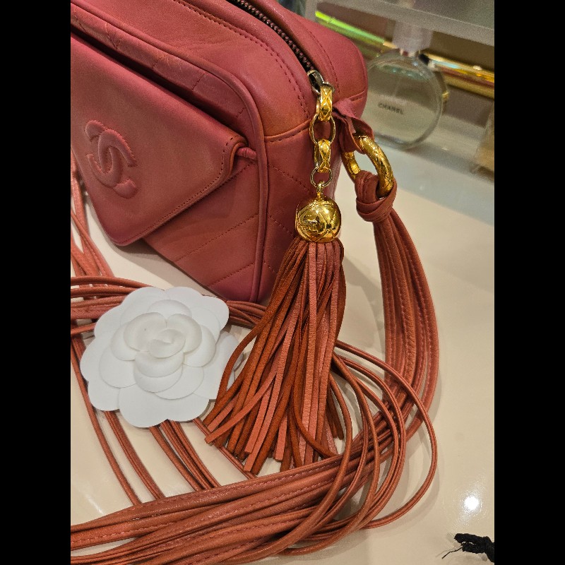 Chanel 小羊皮 鮭魚粉古董相機包-2
