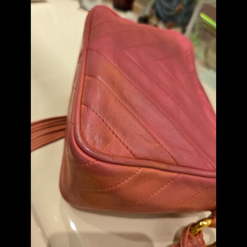 Chanel 小羊皮 鮭魚粉古董相機包-6
