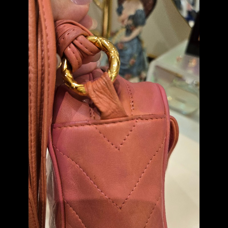 Chanel 小羊皮 鮭魚粉古董相機包-11