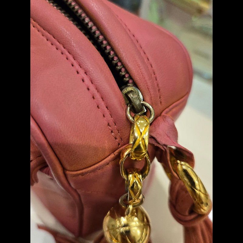 Chanel 小羊皮 鮭魚粉古董相機包-13