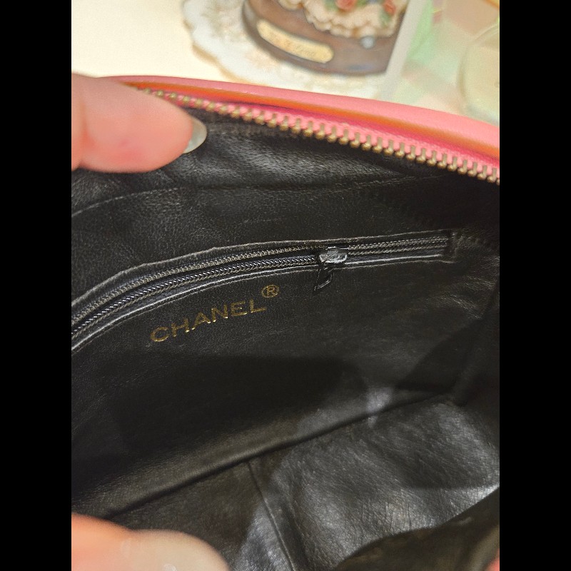 Chanel 小羊皮 鮭魚粉古董相機包-8