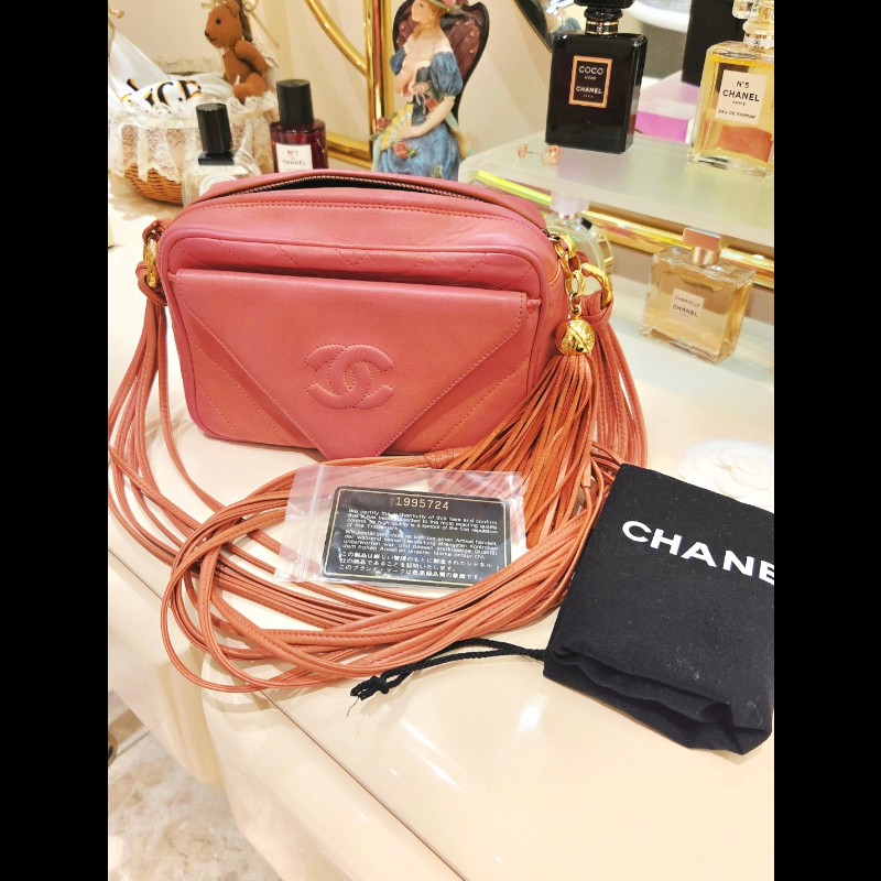 Chanel 小羊皮 鮭魚粉古董相機包-1