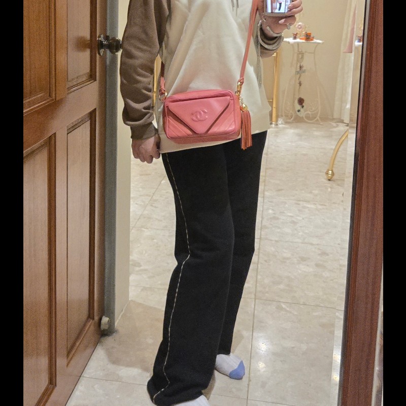 Chanel 小羊皮 鮭魚粉古董相機包-4