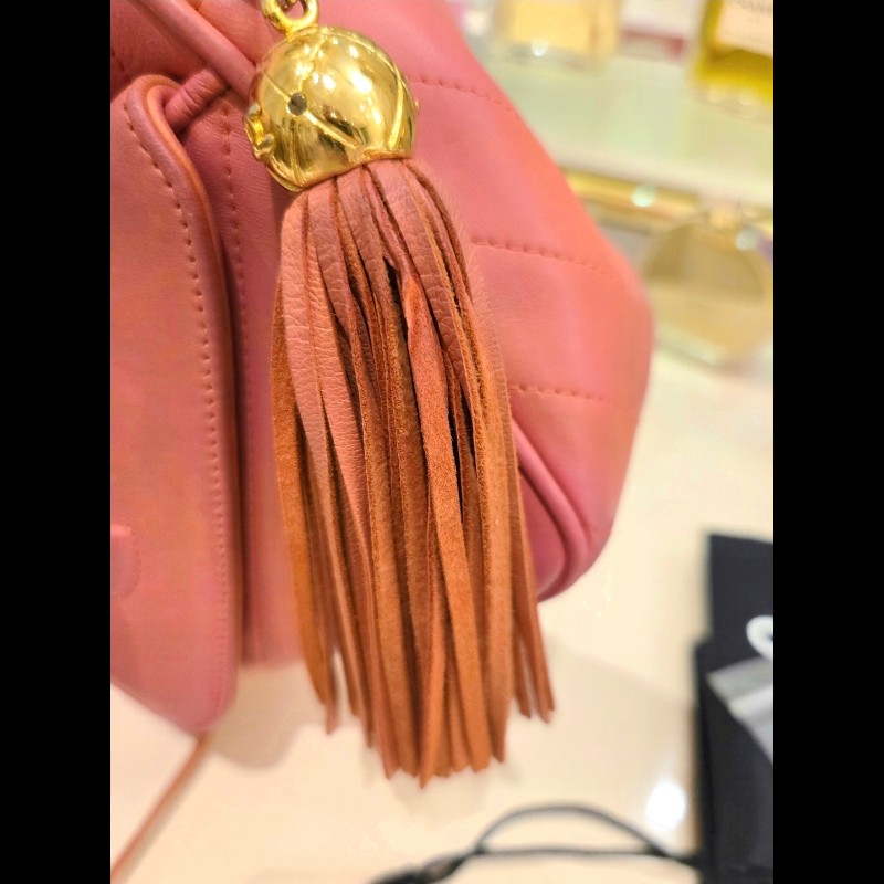 Chanel 小羊皮 鮭魚粉古董相機包-12