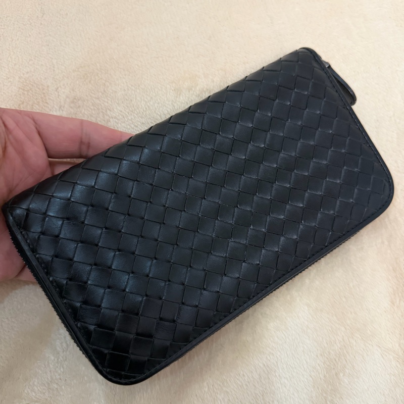 Bv經典黑色編織拉鍊長夾-1