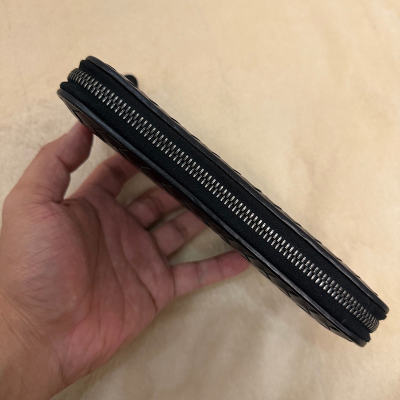 Bv經典黑色編織拉鍊長夾-3