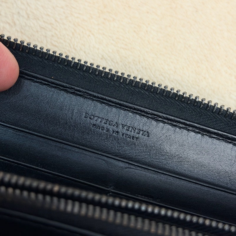 Bv經典黑色編織拉鍊長夾-7