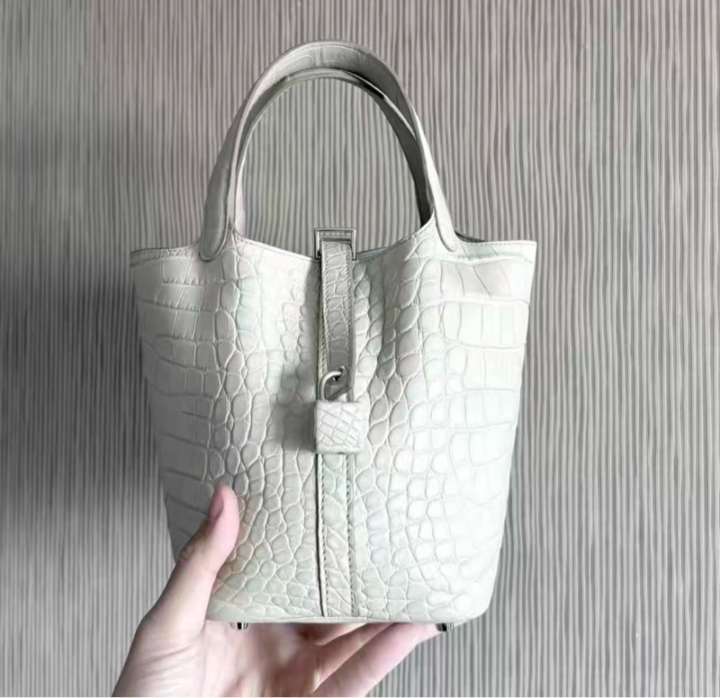 Hermes/愛馬仕 99新U刻 8L冰川白銀扣霧面鰐魚 mini菜籃子Picotin 18-0