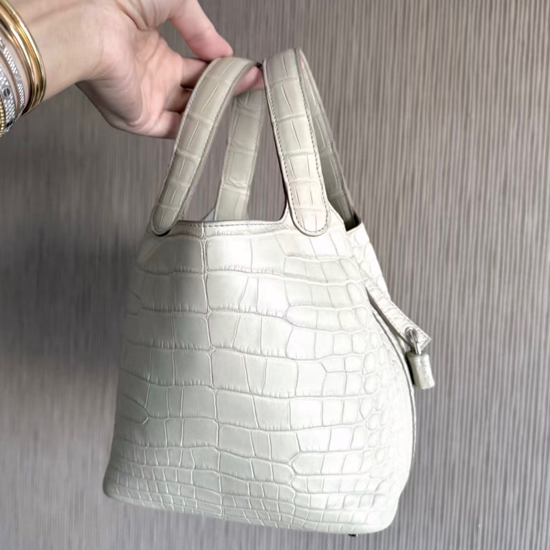 Hermes/愛馬仕 99新U刻 8L冰川白銀扣霧面鰐魚 mini菜籃子Picotin 18-4