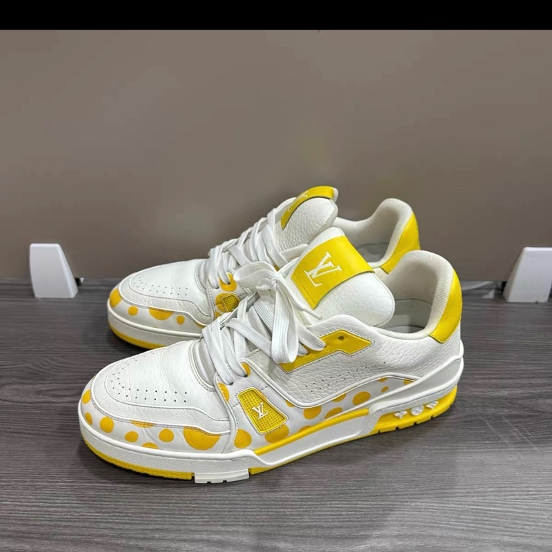 98新LV碼草間彌生 鞋面成色很新 尺寸42.5 =8.5-7