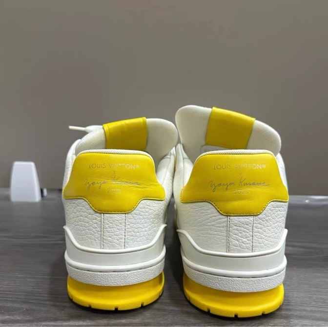 98新LV碼草間彌生 鞋面成色很新 尺寸42.5 =8.5-8