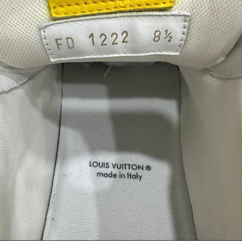 98新LV碼草間彌生 鞋面成色很新 尺寸42.5 =8.5-11